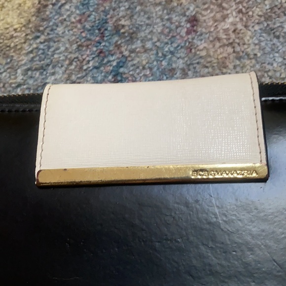 BCBG Max Azria Sadie oversized wallet & travel document / passport or clutch - Picture 3 of 16